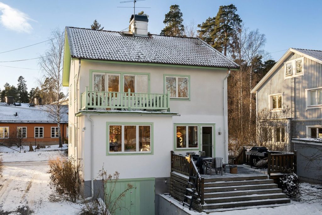 26. Omlaggning av Tak Tegelpannor 2planshus Varmdo Alvsby 1536x1024 (1)
