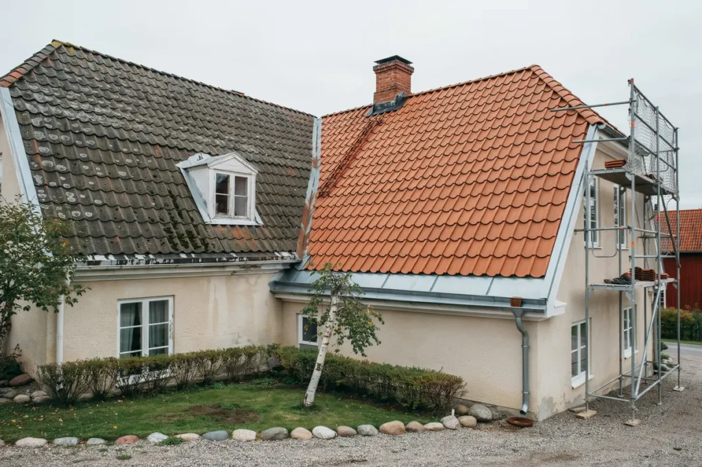takbyte eller takrenovering s v ljer du r tt l sning f r din villa